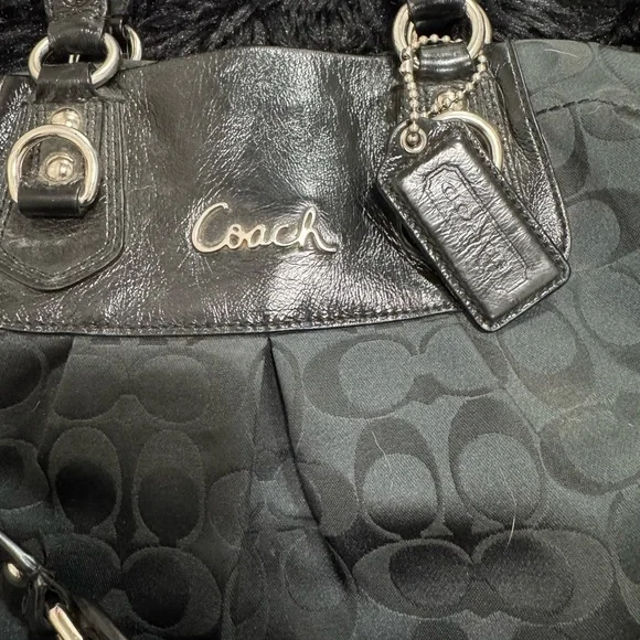 Coach Ashley Signature Sateen Carryall Black
F15510 - Picture 15 of 15